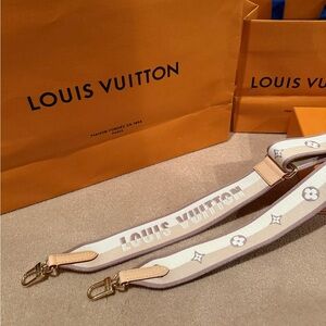 Louis Vuitton bandouliere strap